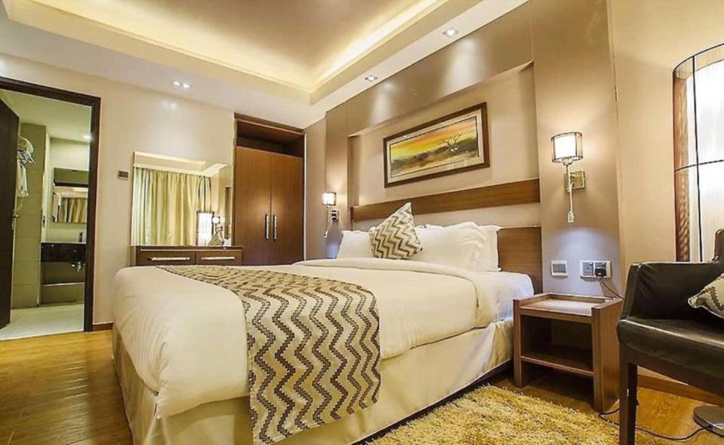 Hotel Bookings